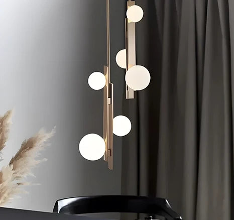 Suspension moderne à 3 globes en verre pour plafond bas