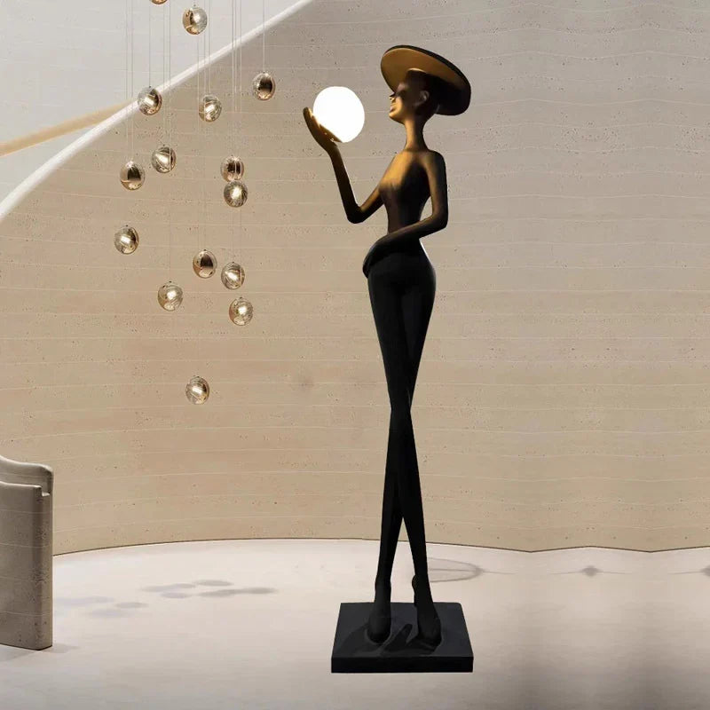 Lampadaire Femme au chapeau