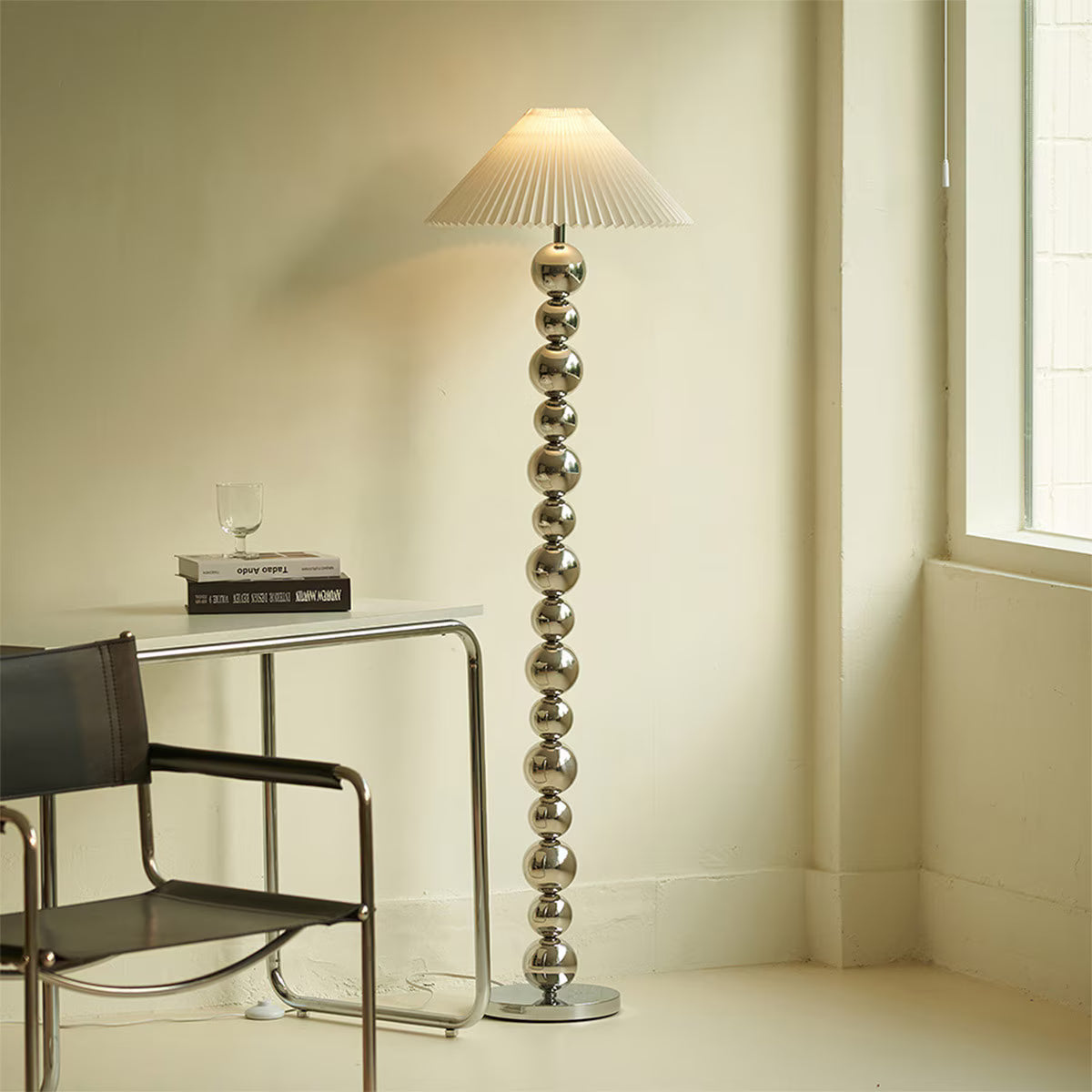 Lampadaire Pearl, abat-jour plissé