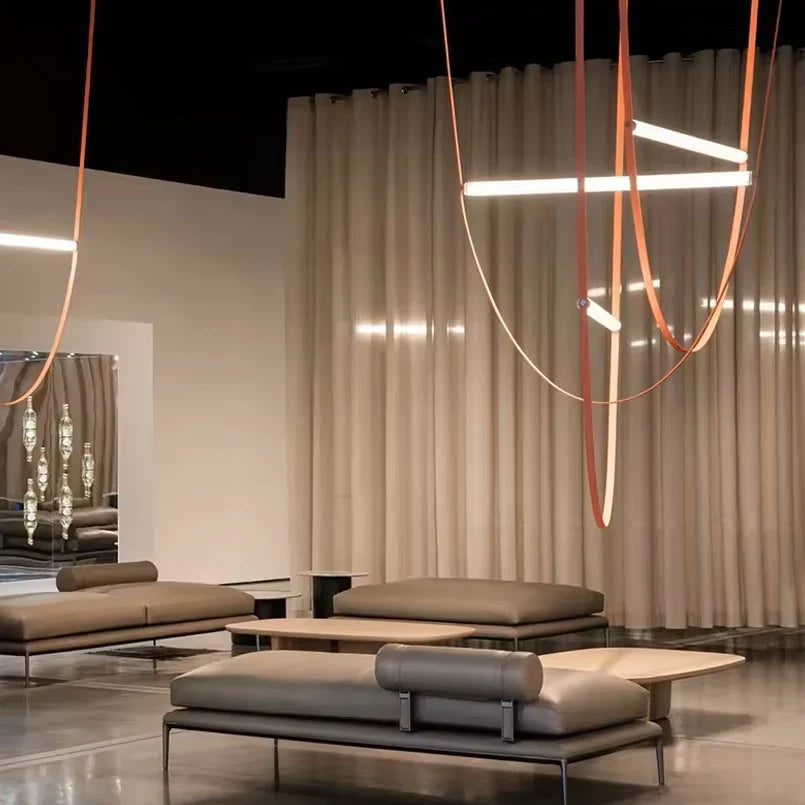 Lustre Vkeid en cuir, détail lanières