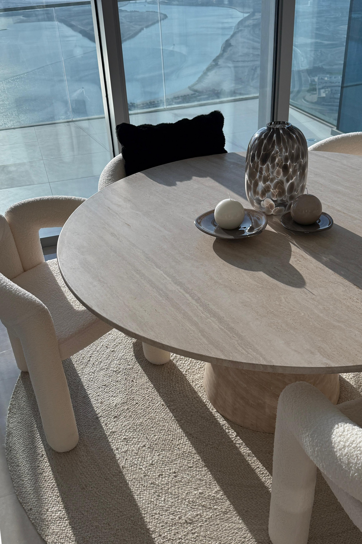 Table à Manger Ronde Kalen — Travertin