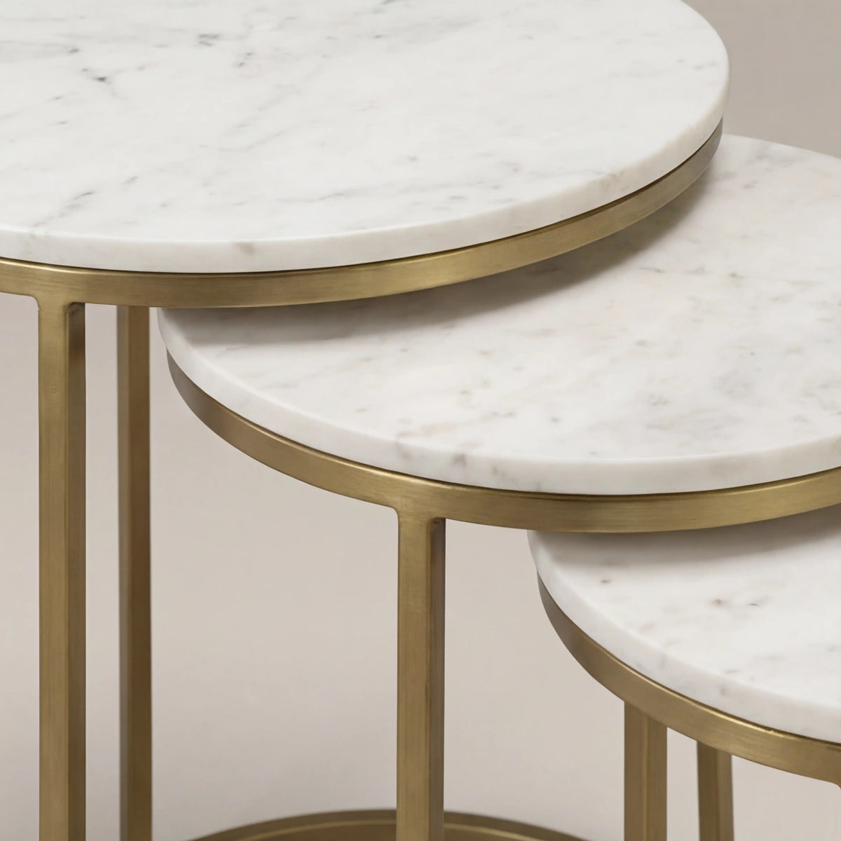 Table d'Appoint Yolande — Trio Marbre Blanc & Laiton