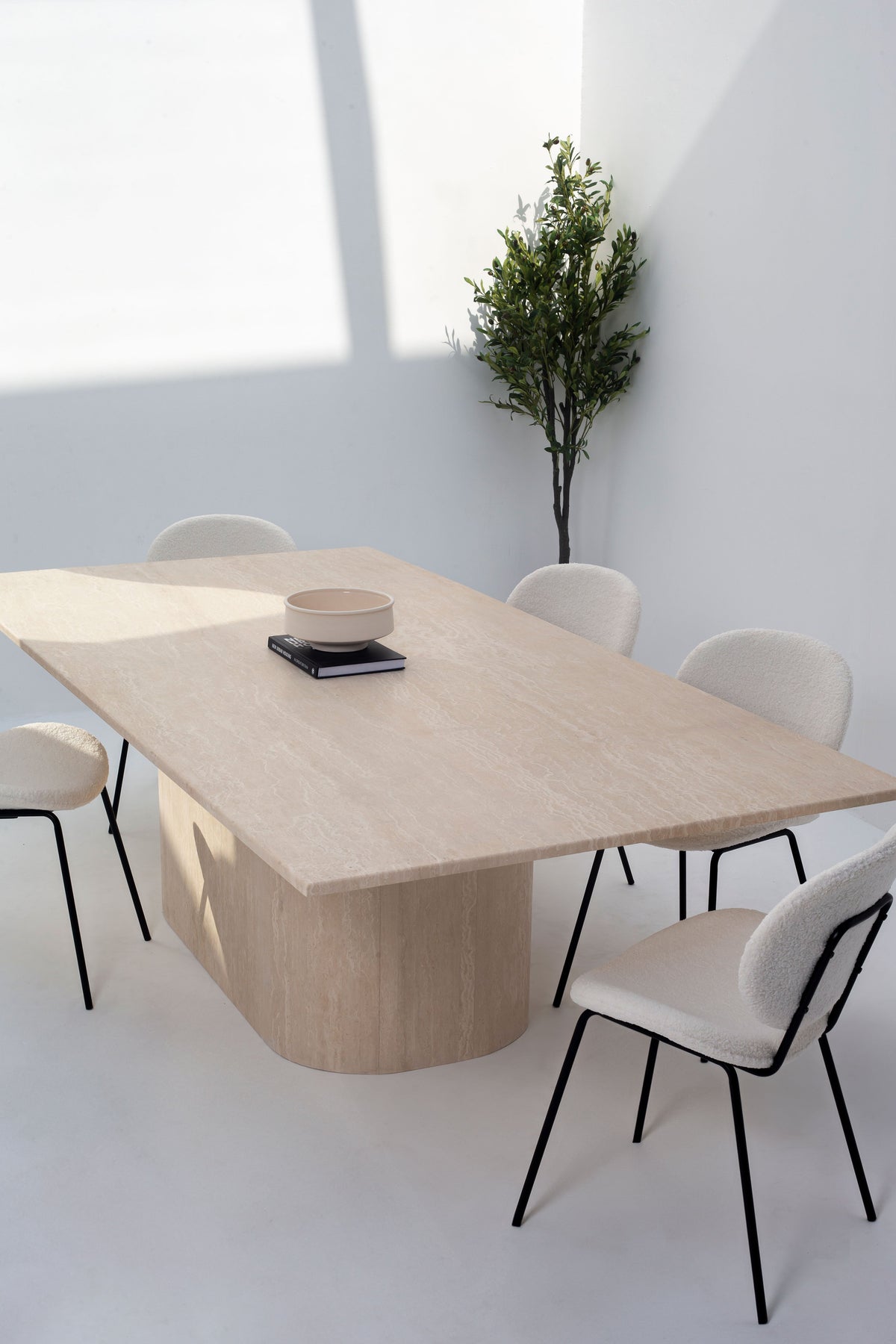 Table à Manger Isadora — Travertin