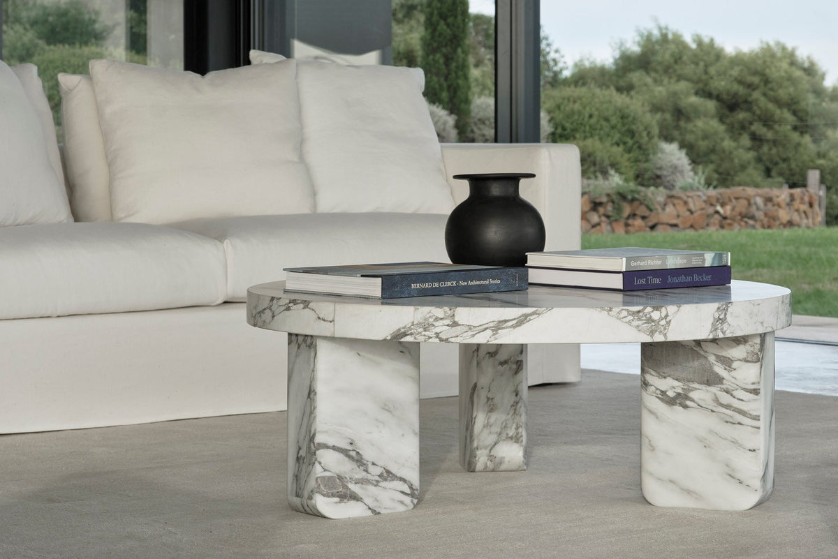 Table Basse Arii — Marbre Arabescato en situation