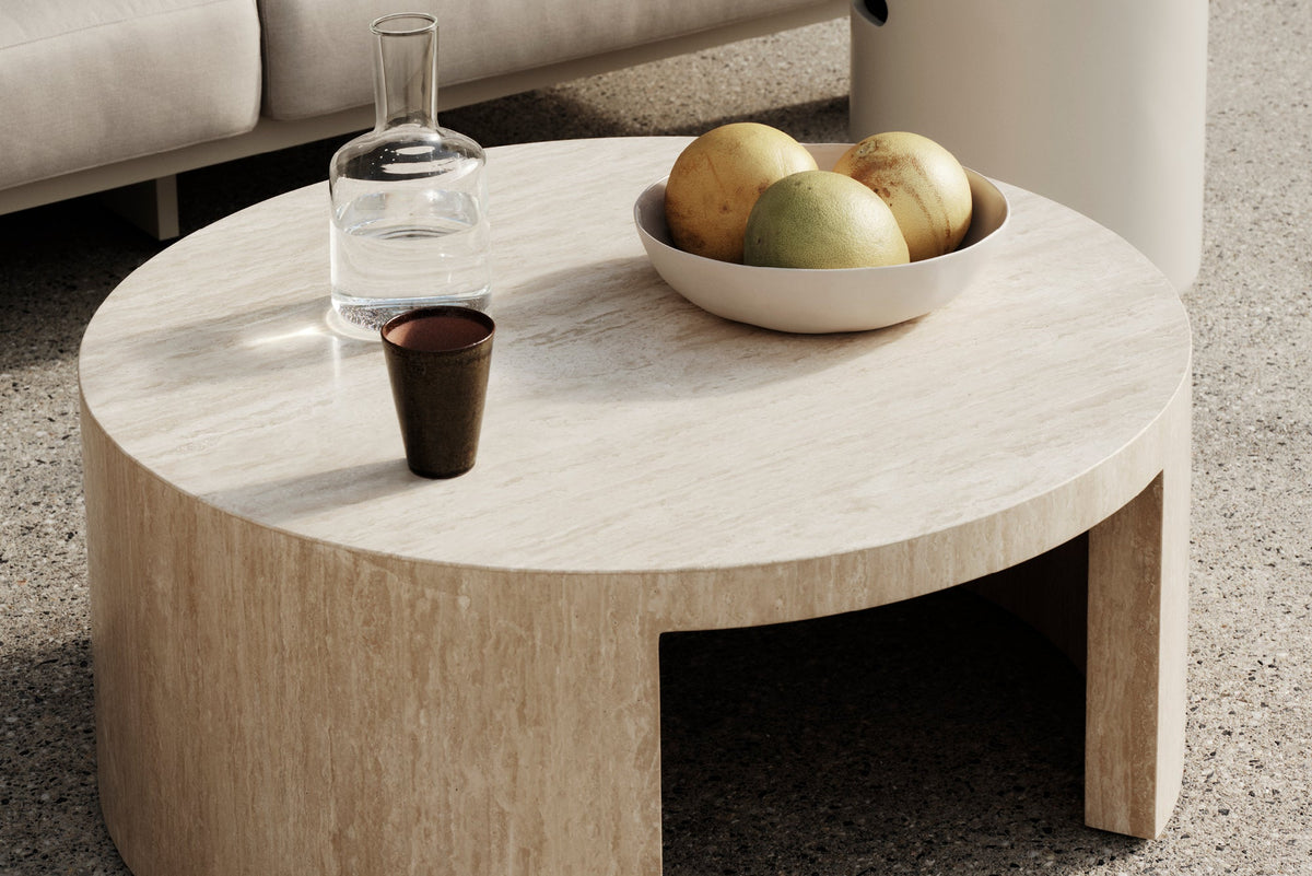 Table Basse Extérieur Pier — Travertin en situation