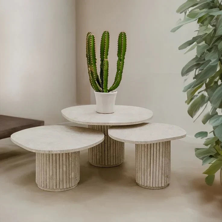 Trio Tables Basses Talte — Travertin en situation