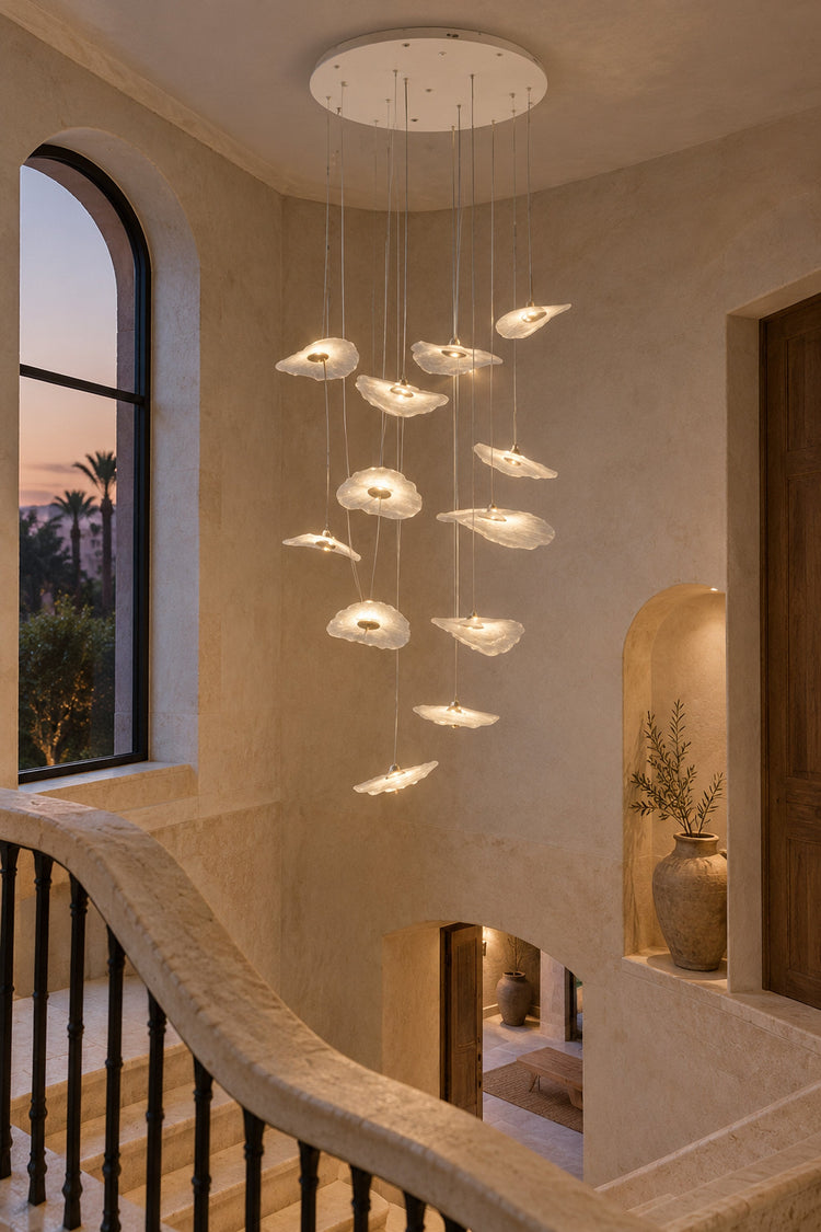 Lustre Ninfea dans une cage d'escalier