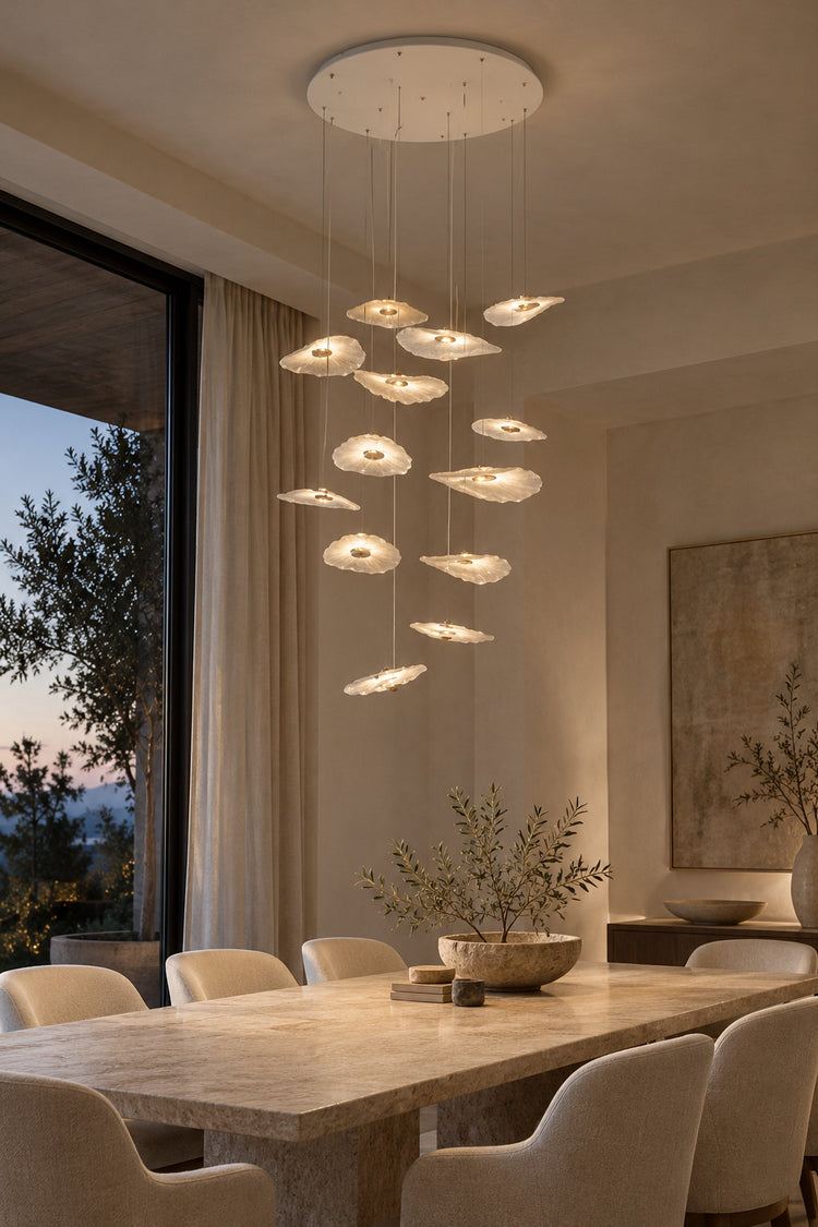 Lustre Ninfea au-dessus d'une table à manger