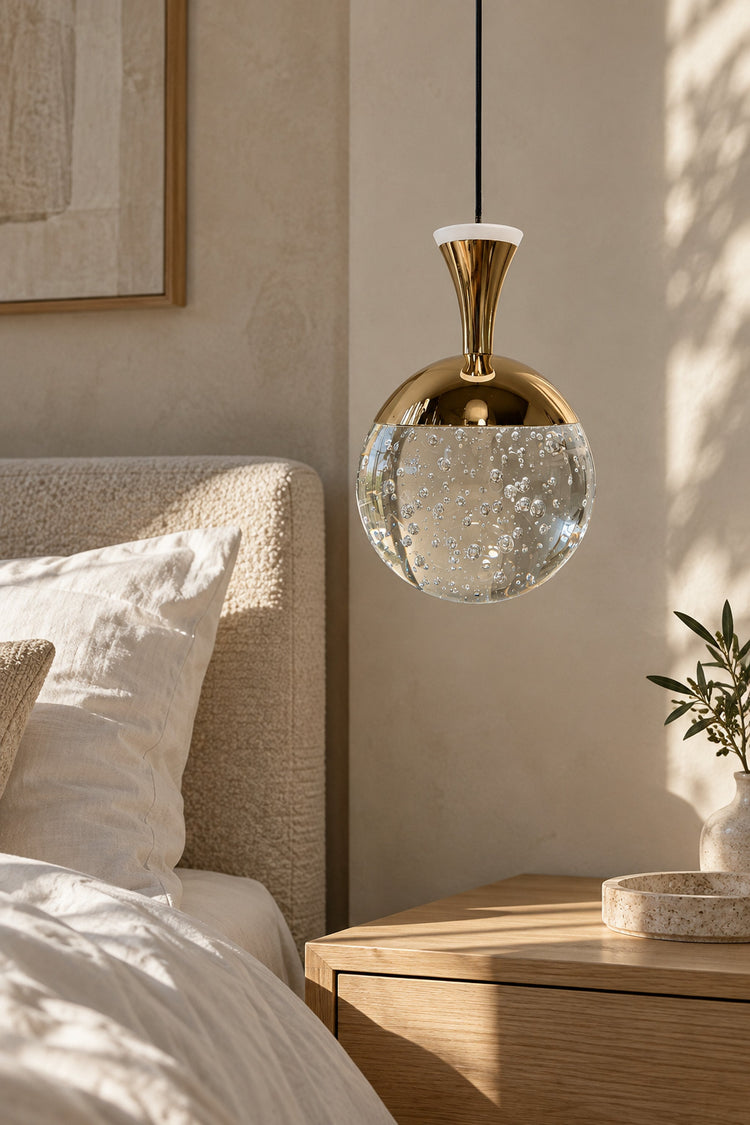 Suspension Bolla dorée éteinte, en lumière du jour