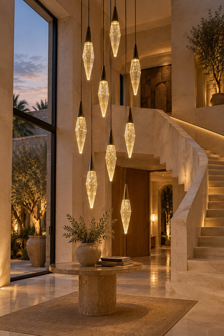 Composition de 10 suspensions Diamante dans un escalier en double hauteur