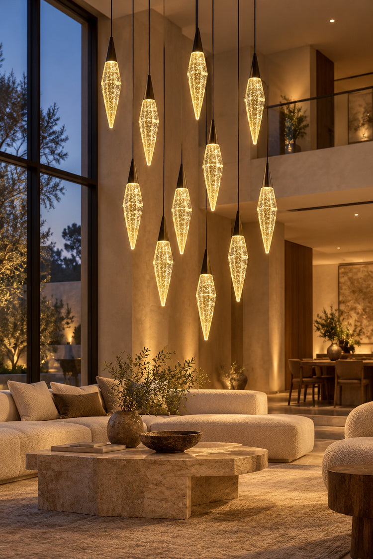 Composition de 10 suspensions Diamante dans un salon en double hauteur