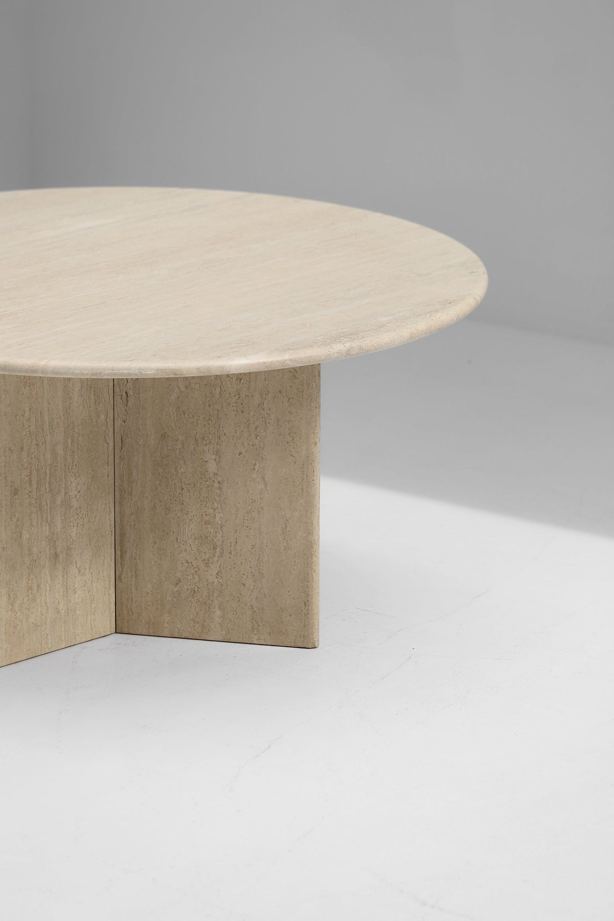 Table à Manger Ronde Talwen — Travertin