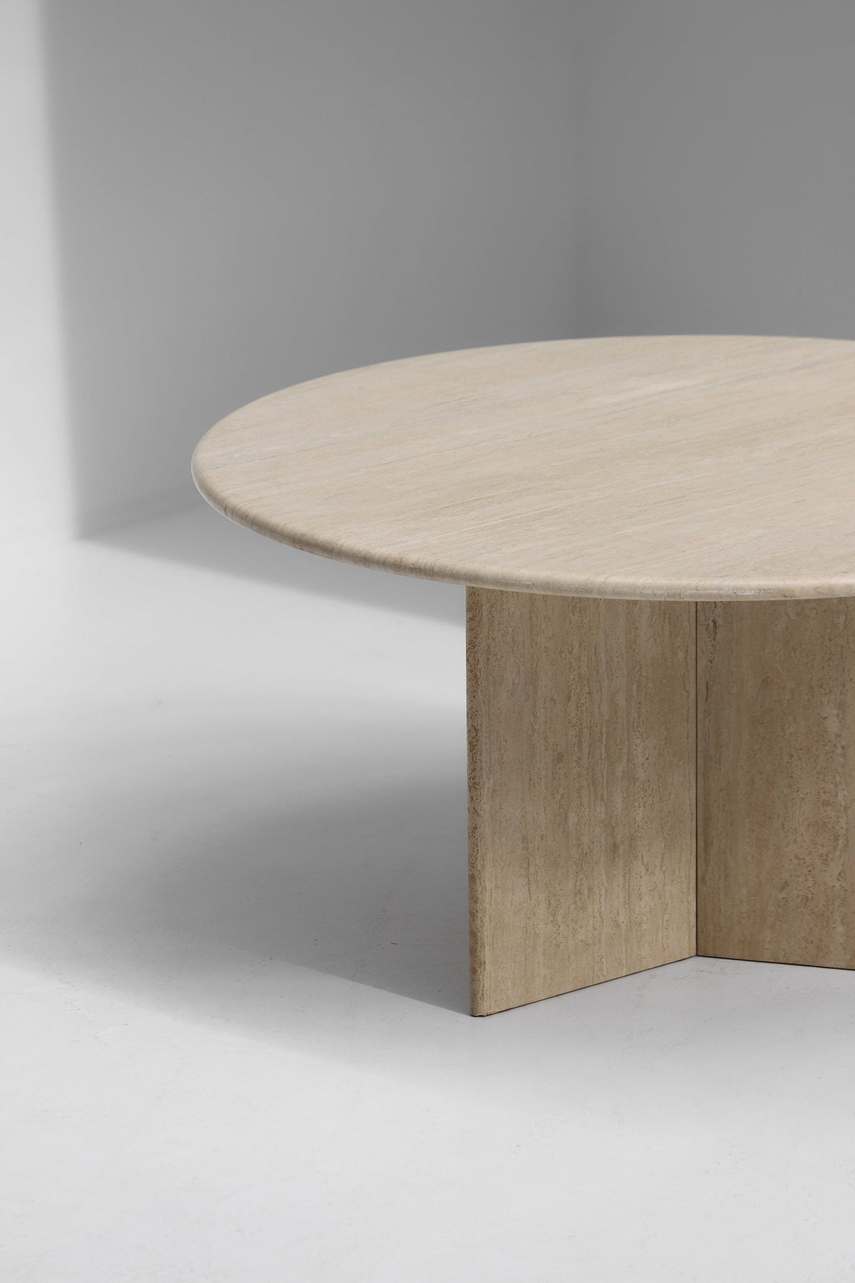 Table à Manger Ronde Talwen — Travertin