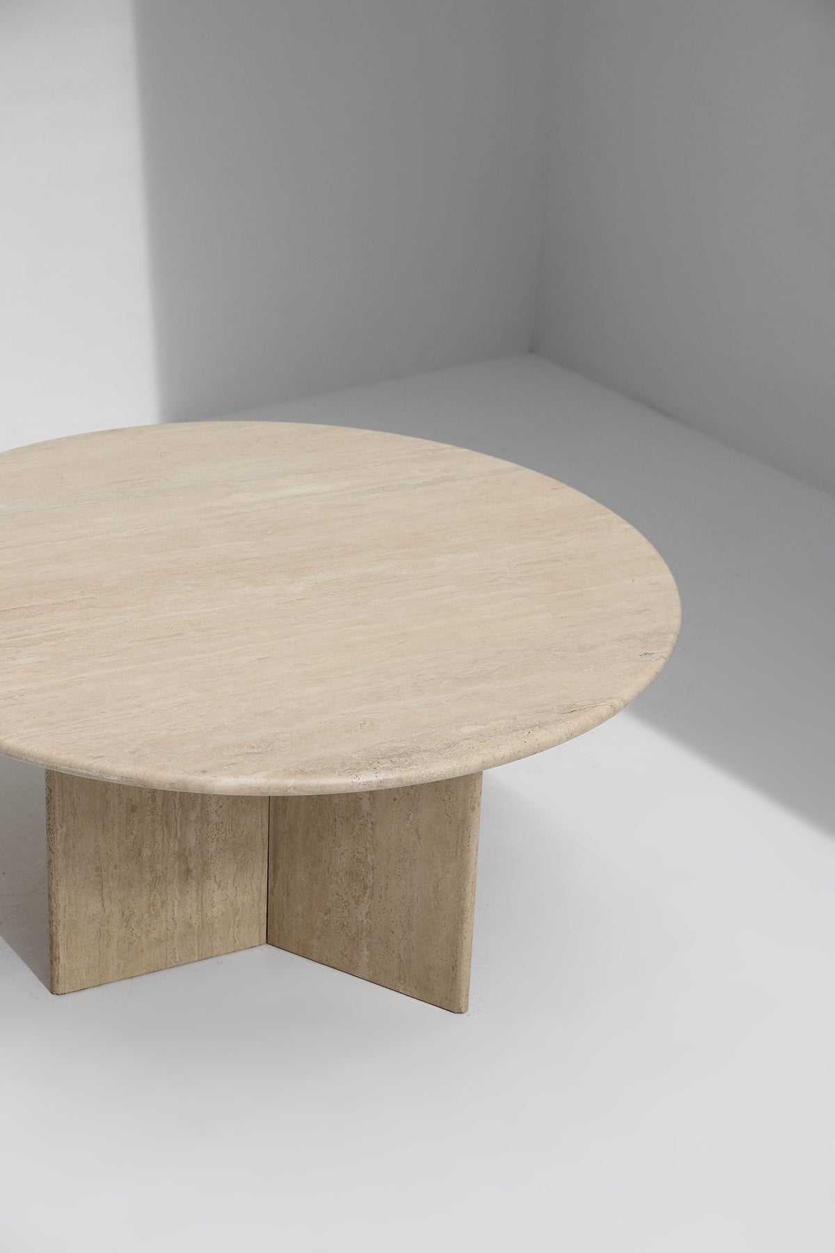 Table à Manger Ronde Talwen — Travertin